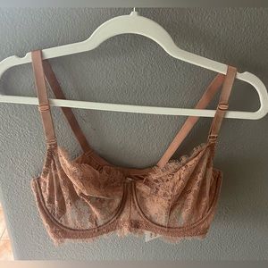Lace bra- fits beautifully 36DDD